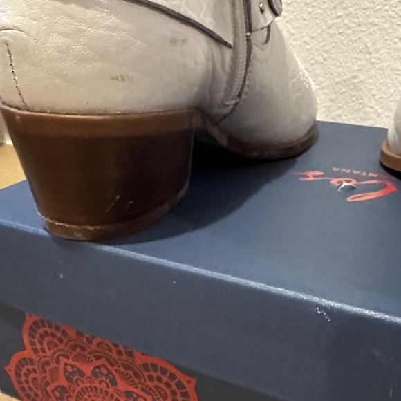 Carlos by Carlos Santana White Embellished Ankle Boots - Picture 10 of 10